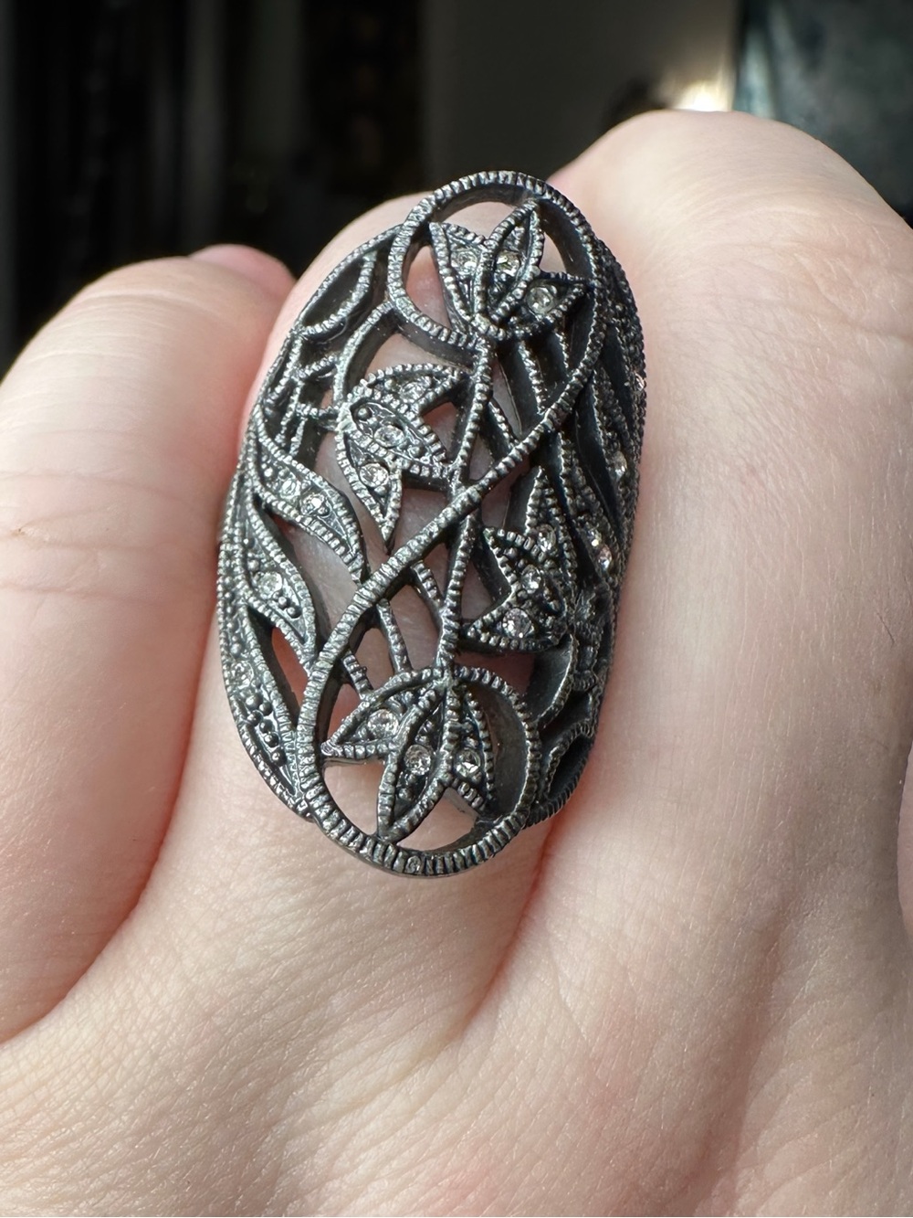Vintage-Inspired Silver Filigree Leaf Cocktail Ring - Silver - Picture 2 of 3
